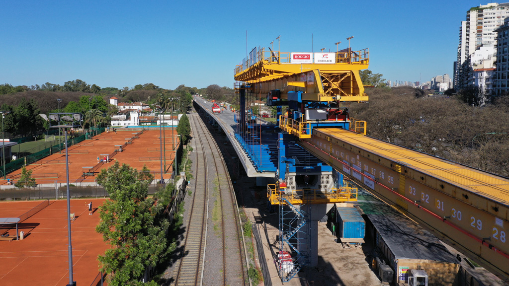 Viaducto ferroviario elevado del ferrocarril Mitre